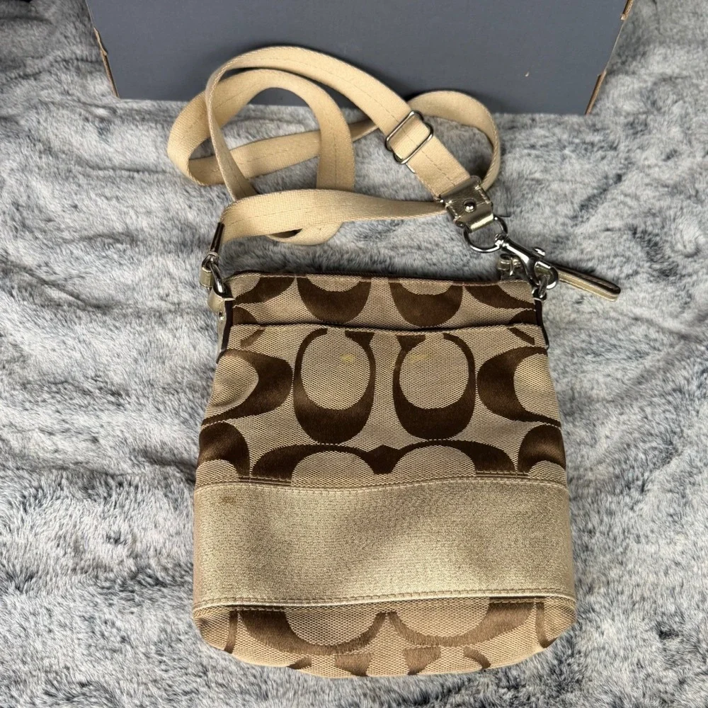Coach Signature Jacquard Crossbody Bag Khaki Brown Gold Stripe Messenger 6810